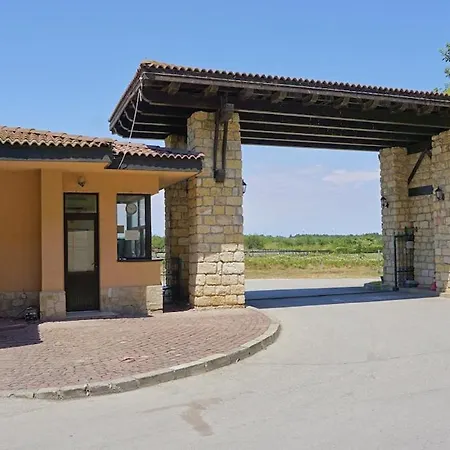 Kaliakria 76 - Ground Floor With A Pool View Apartamento
