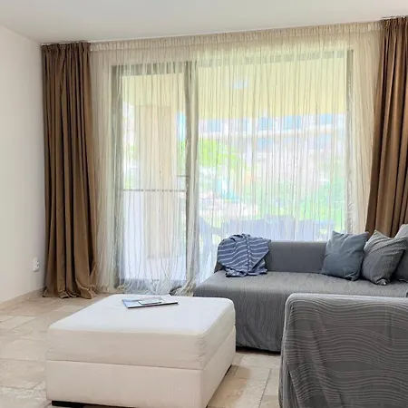 Kaliakria 76 - Ground Floor With A Pool View * Topola
