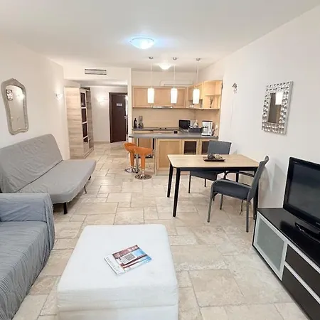 Kaliakria 76 - Ground Floor With A Pool View Topola